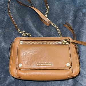 MK CROSSBODY PURSE